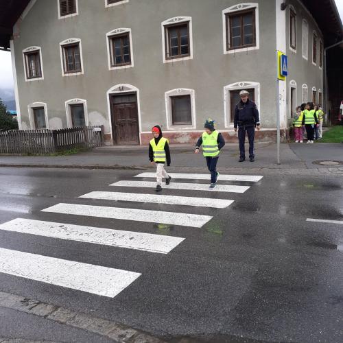 Polizei 2 :Klasse