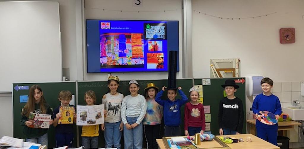 Gruppenfoto mit den Schülerinnen und Schülern